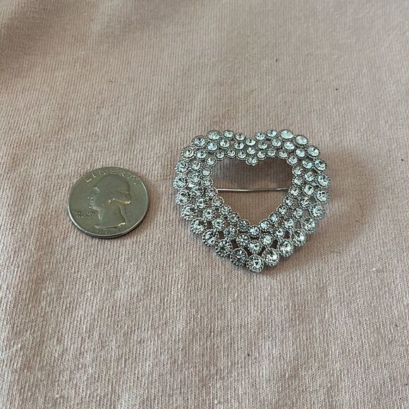 Vintage Large Monet Rhinestone Heart Brooch Pin - Picture 3 of 3